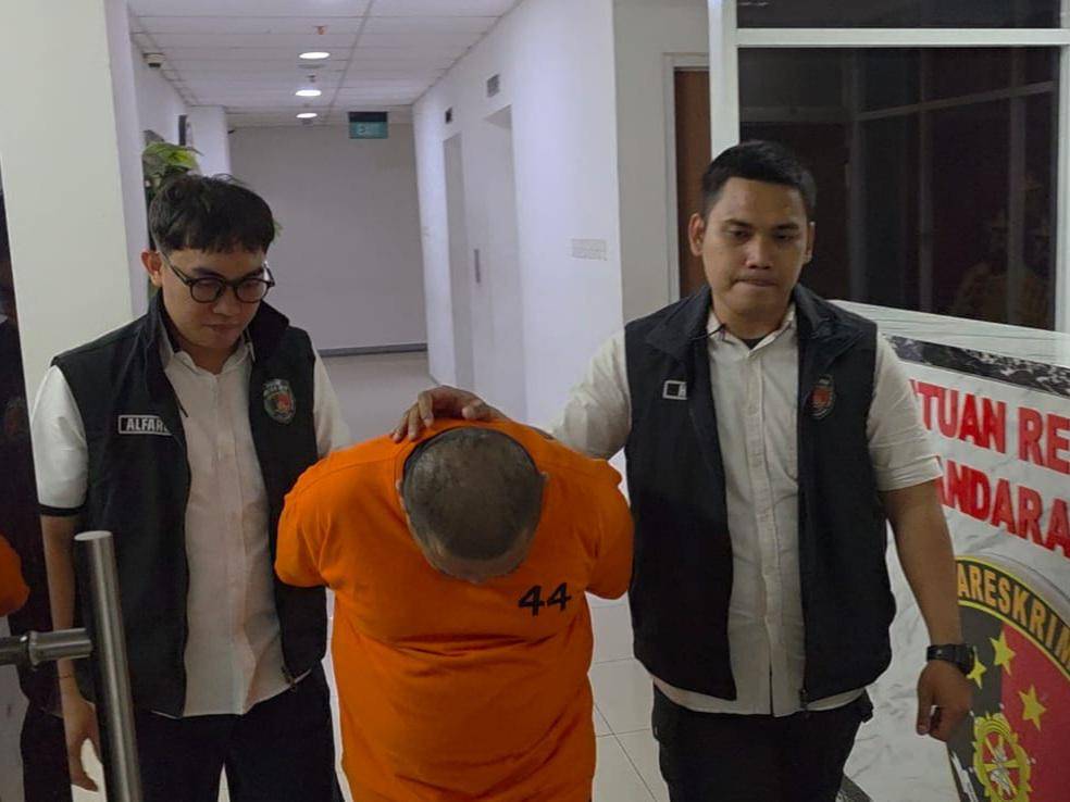 Pelaku tukar ATM di Bandara Soekarno-Hatta (IDN Times/Maya Aulia Aprilianti)