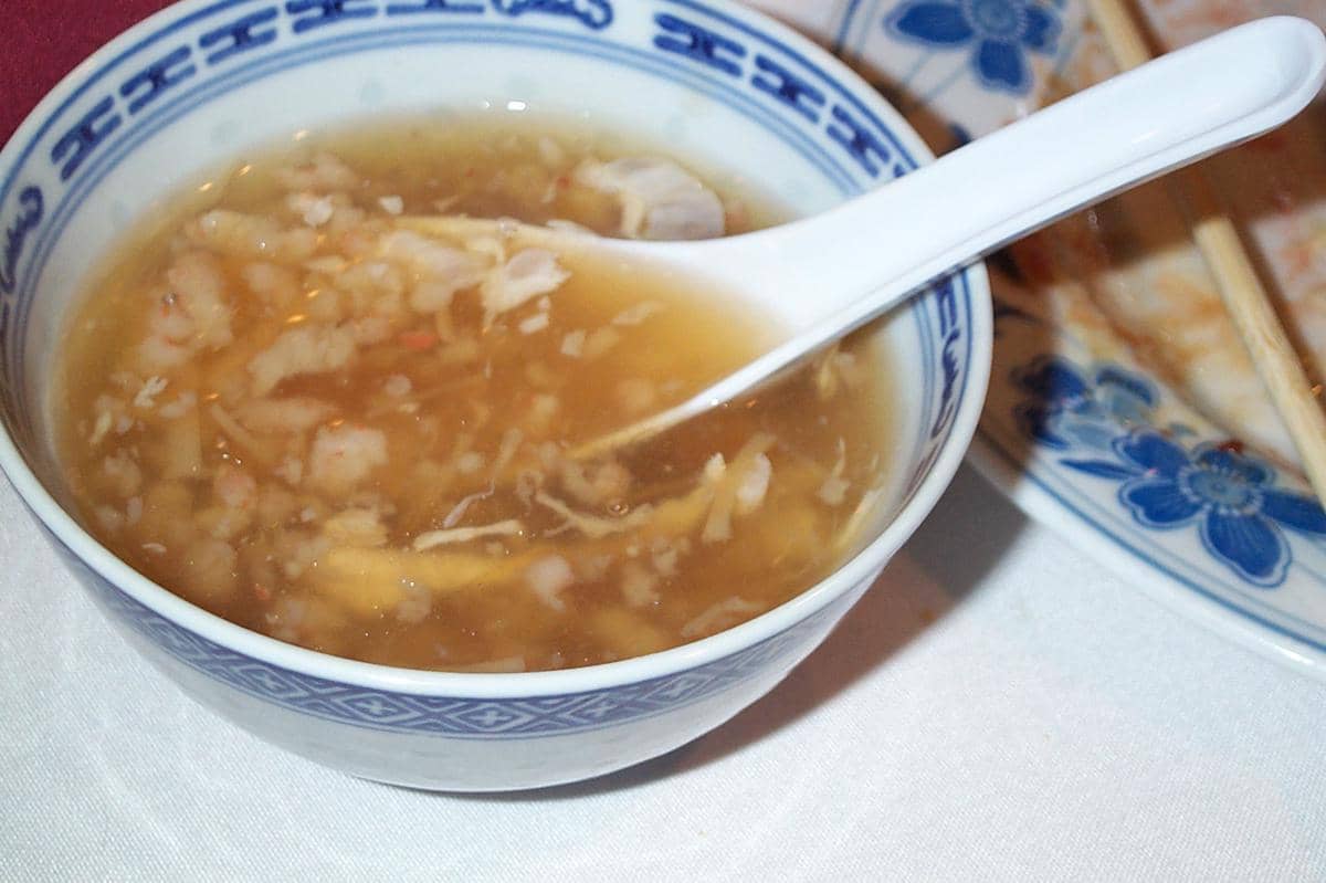 Semangkuk sup sarang burung.