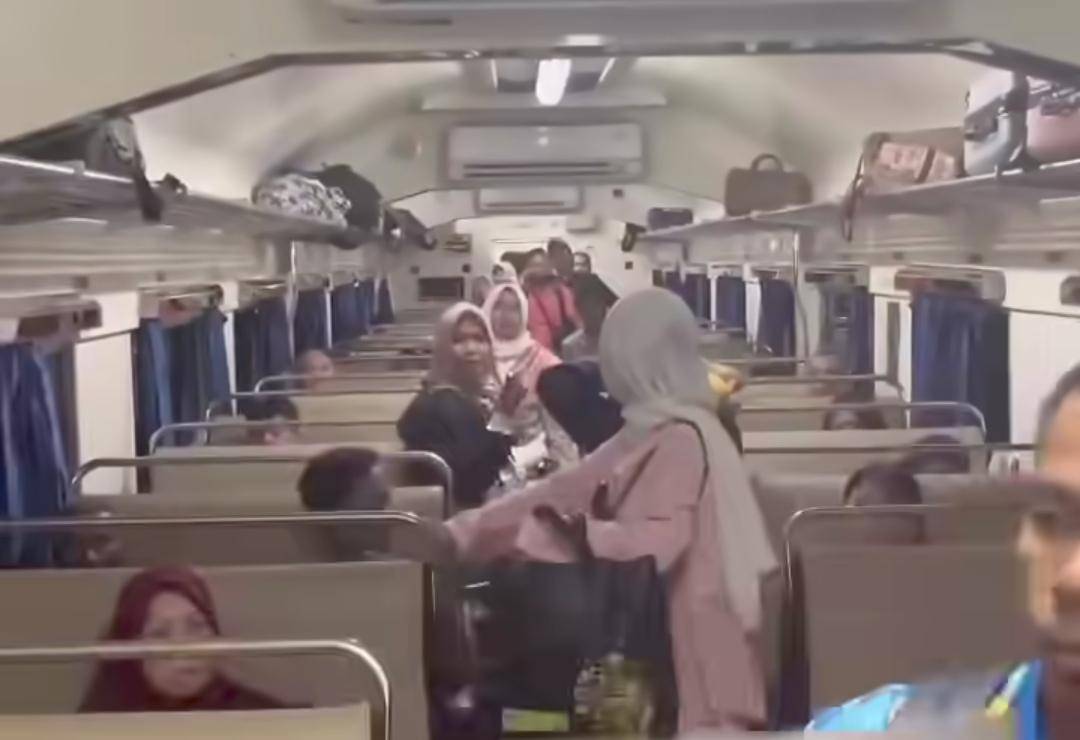 Suasana dalam gerbong kereta tujuan Prabumulih. (Dok. Istimewa)