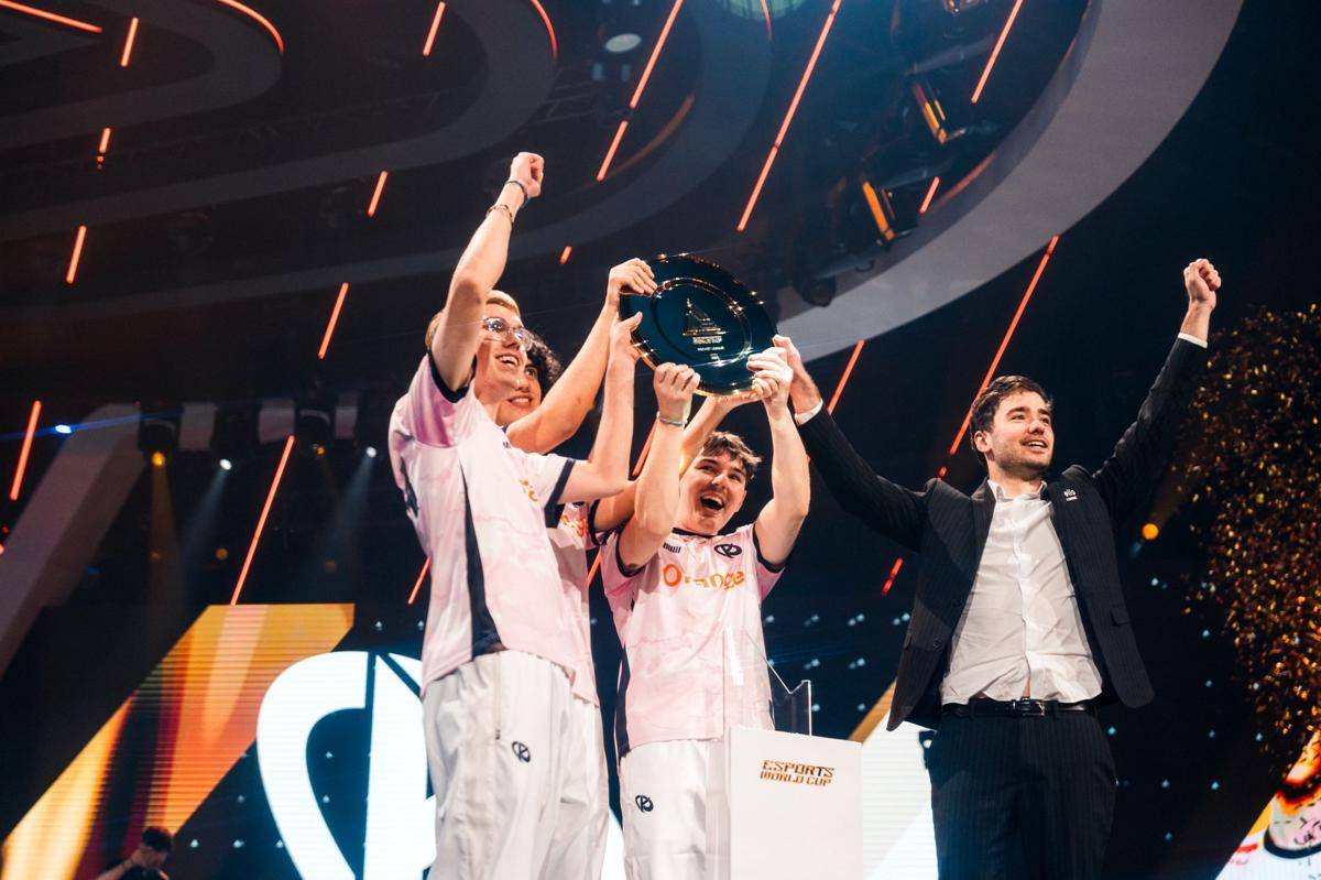 potret tim Karmine Corp raih kemenangan Rocket League di EWC 2025 