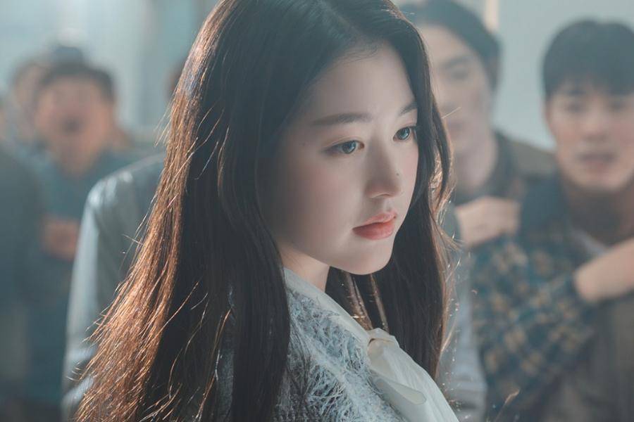 Bong Cheon Ja/Lim Se Ra muda (Jang Da Ah) di drakor My Troublesome Star 