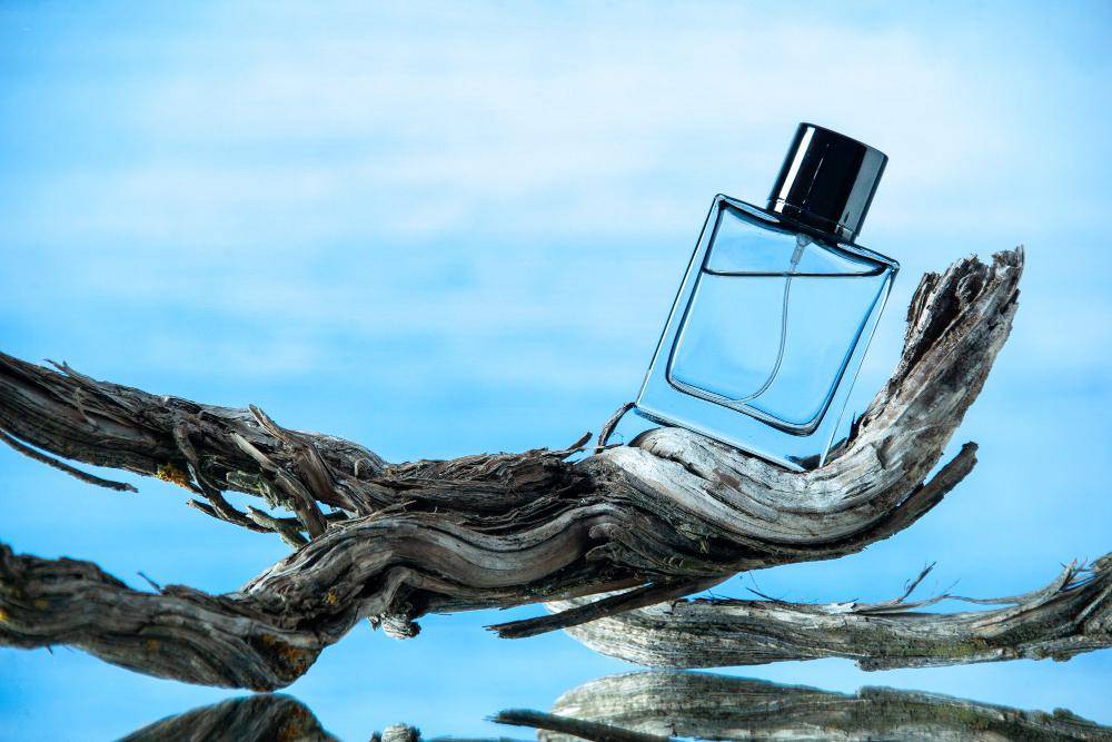 ilustrasi parfum pria (freepik.com/KamranAydinov)