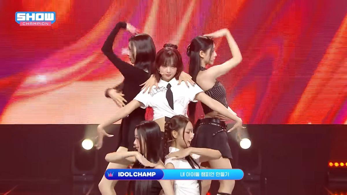 Dinda Debut Panggung Bareng Secret Number
