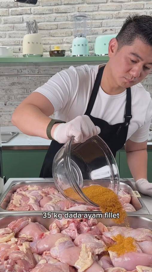 Ultah ke-37 Chef Arnold (Instagram.com/arnoldpo)
