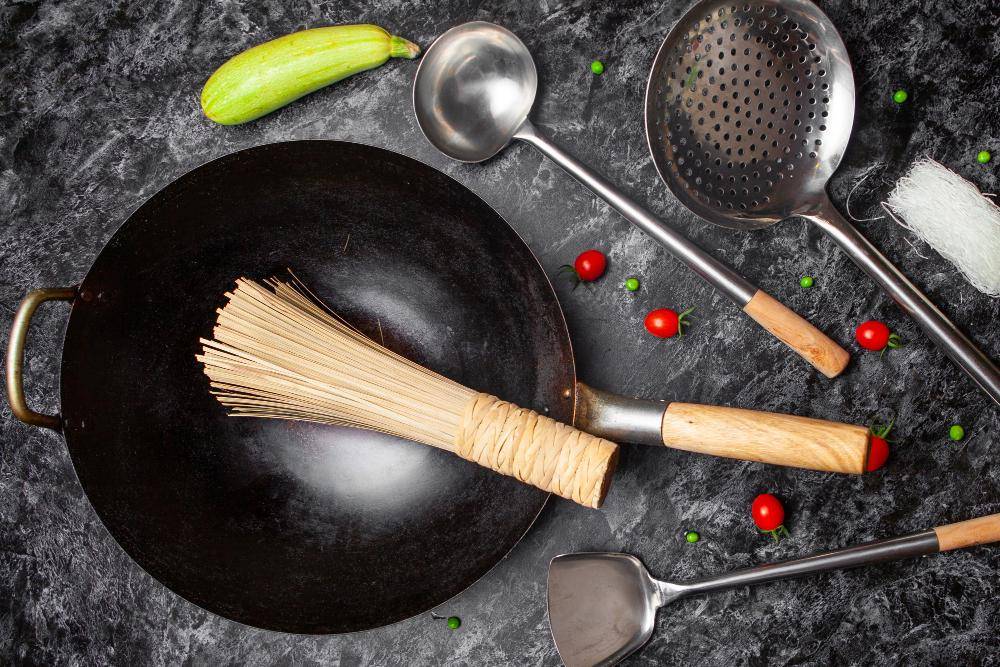ilustrasi wajan cast iron (freepik.com/8photo)