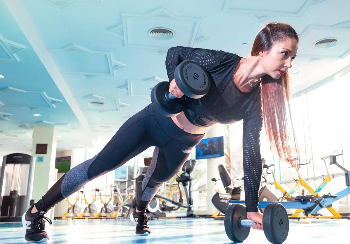 Ilustrasi seorang wanita gym (instagram.com/The Lazy Artist Gallery)