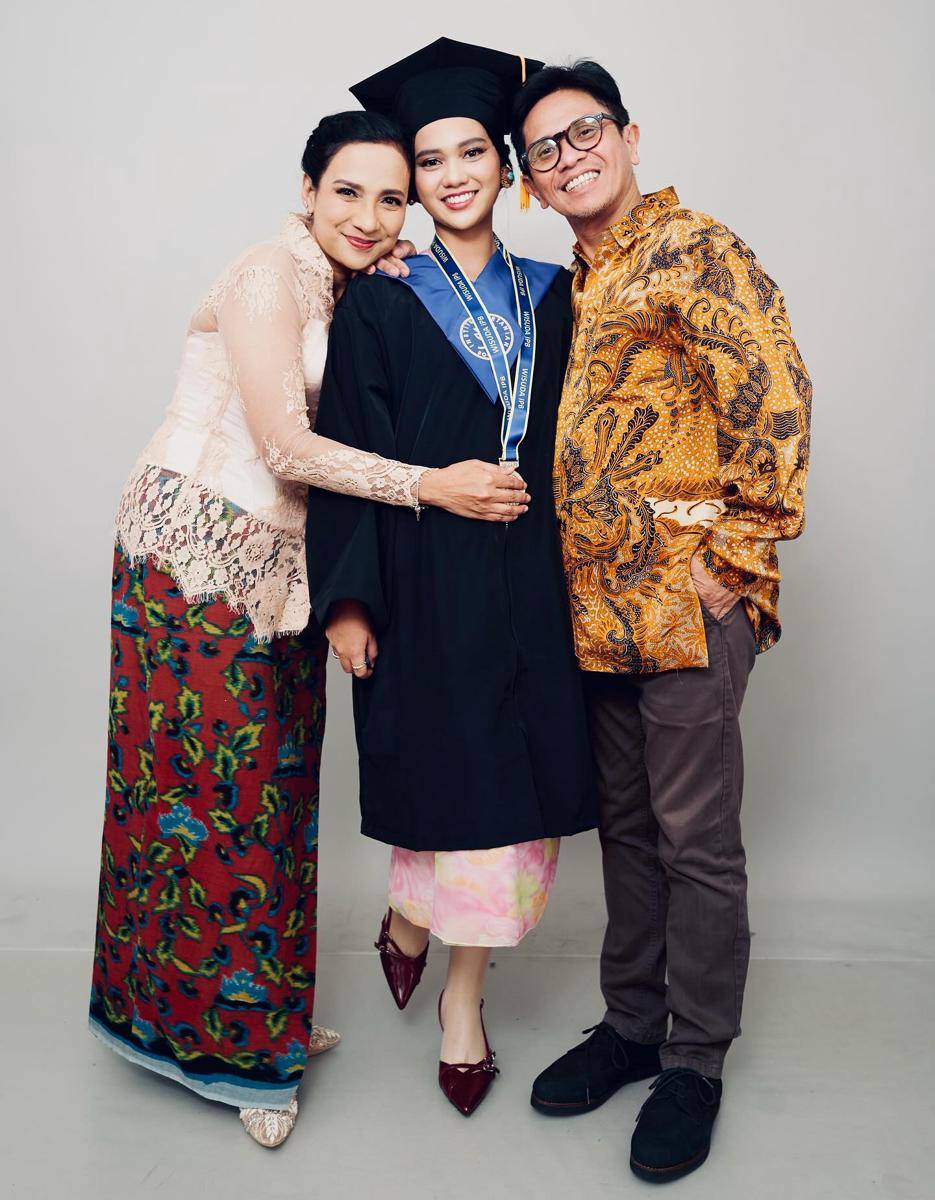 Wisuda Anak Shahnaz Haque (Instagram.com/shahnaz.haque)
