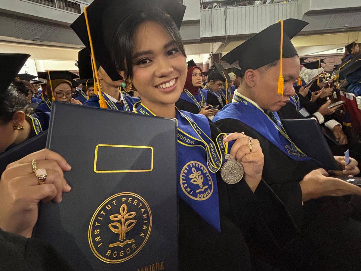 Wisuda Anak Shahnaz Haque (Instagram.com/shahnaz.haque)