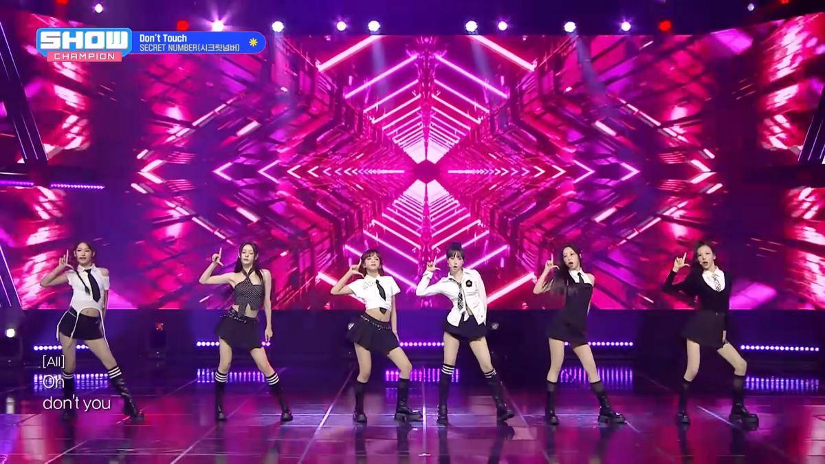 Dinda Debut Panggung Bareng Secret Number