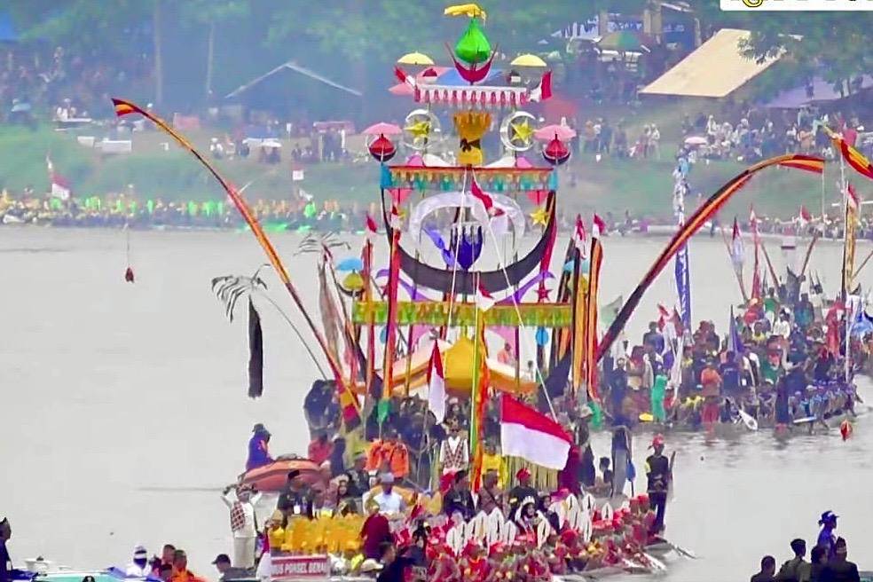 potret jalur yang dihias warna-warni 
