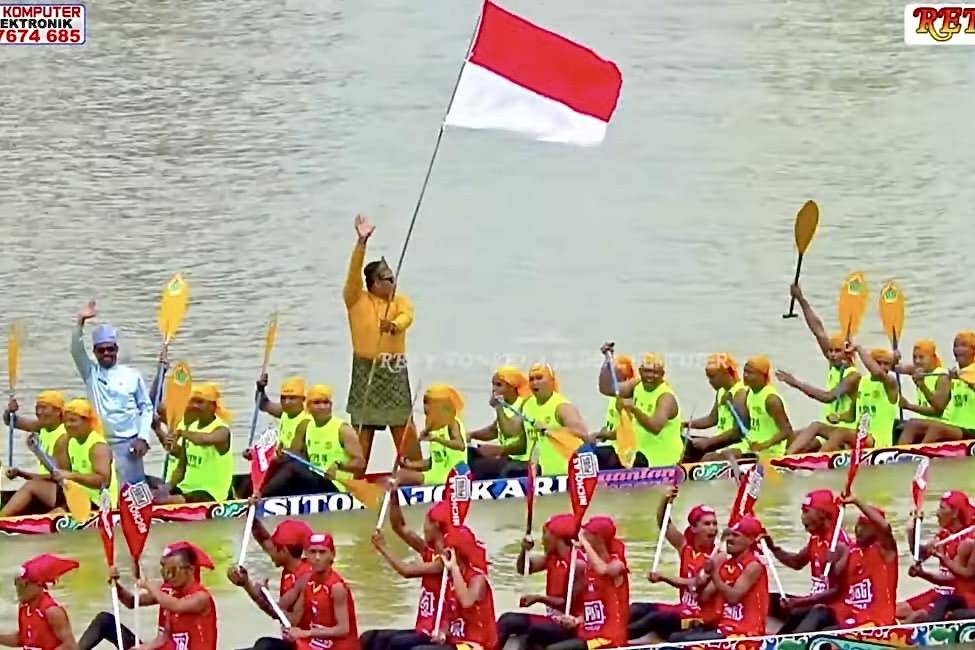 potret kemeriahan festival Pacu Jalur di Riau 