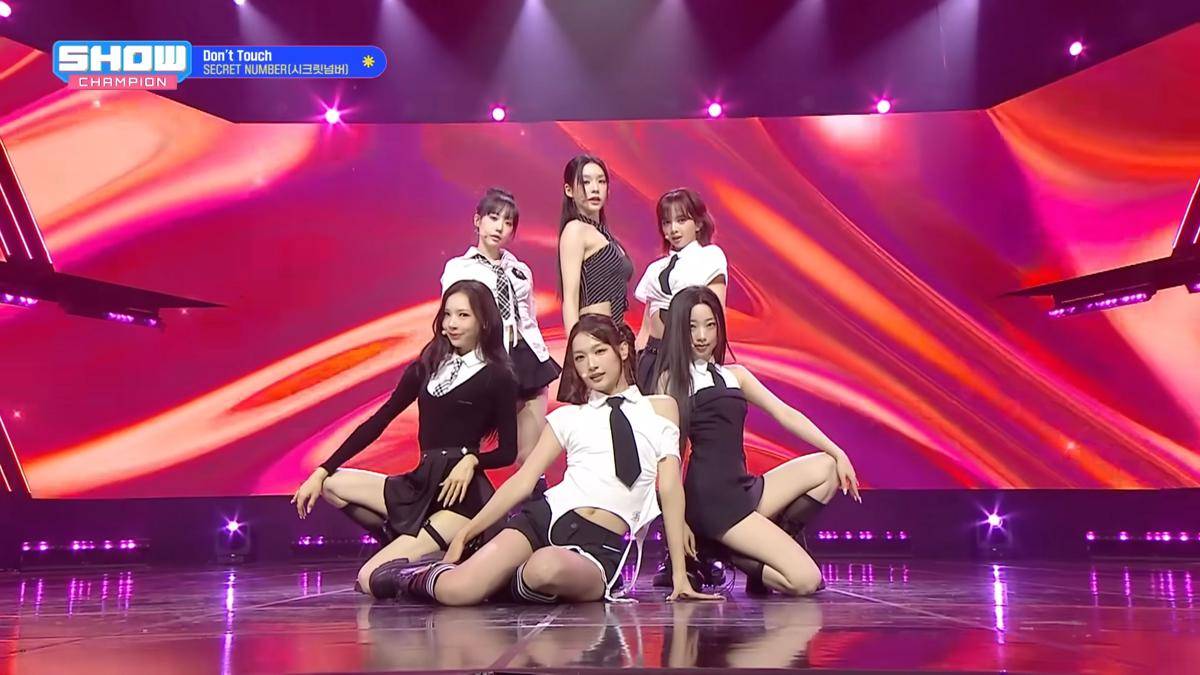 Dinda Debut Panggung Bareng Secret Number
