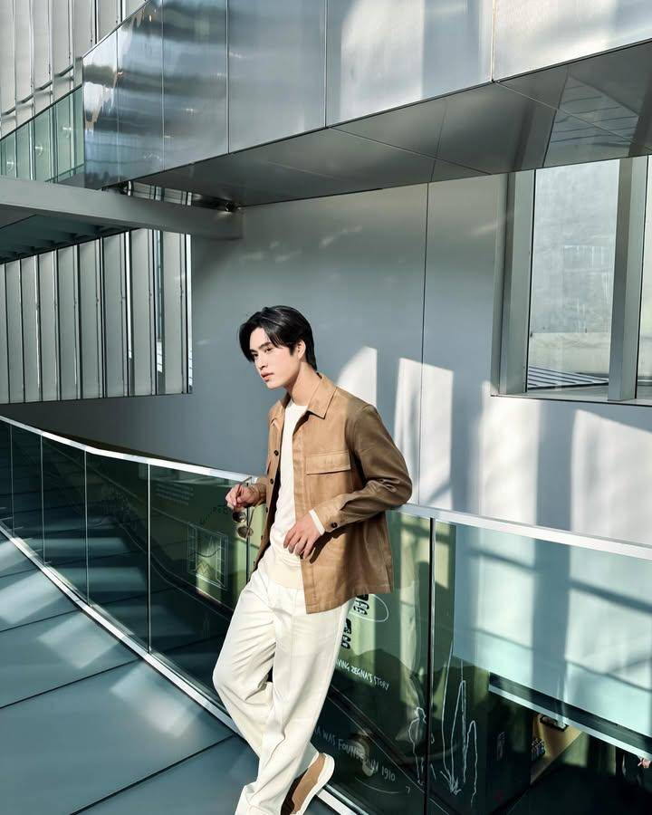 styling white pants ala Gemini Norawit (instagram.com/gemini_nt)