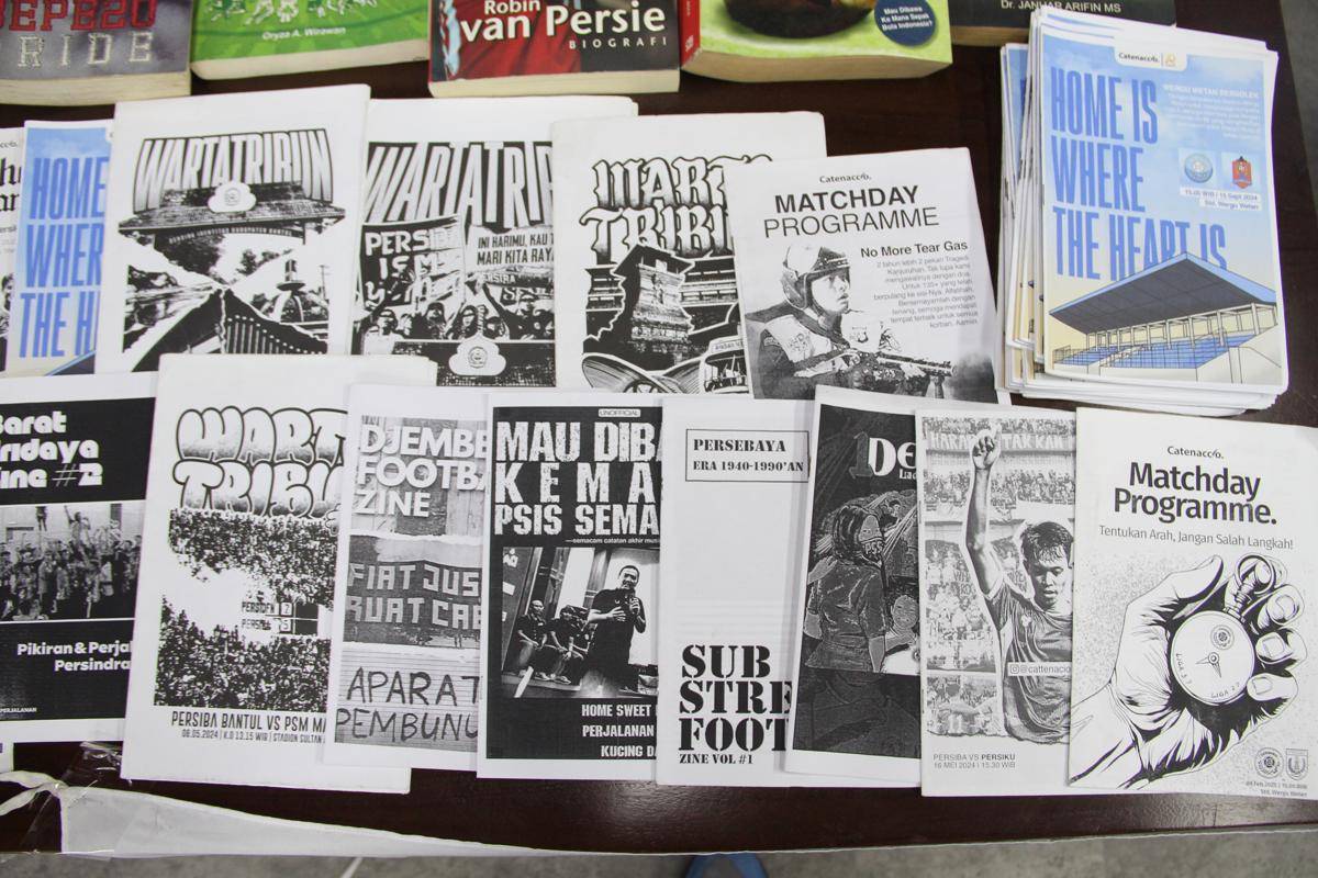 Komunitas Literasi Sepak Bola di Kudus, Jawa Tengah menggelar acara bertajuk ”Njagong Bal”. (Ari Haryono/IDN Times). 