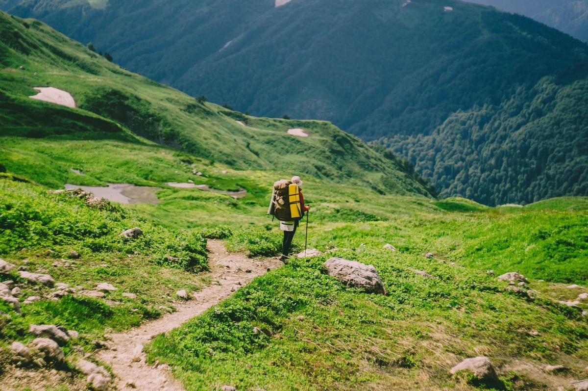 ilustrasi turun gunung (pexels.com/Oksana Abramova
