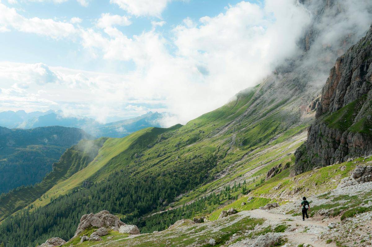 ilustrasi turun gunung (pexels.com/Nicola Toscan)