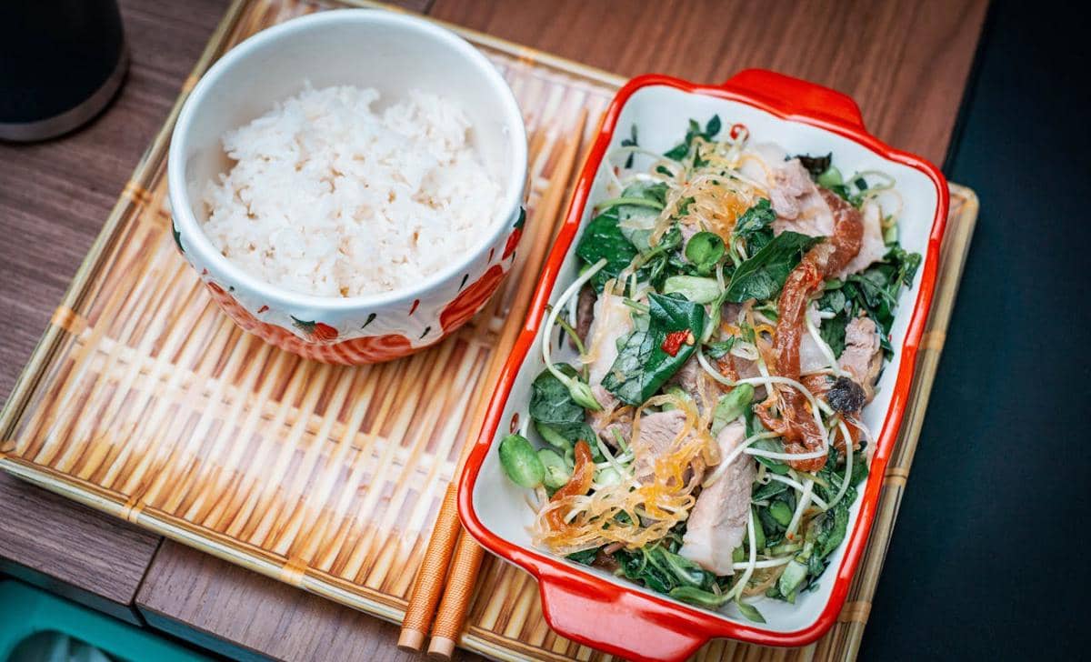 ilustrasi nasi dan sayur