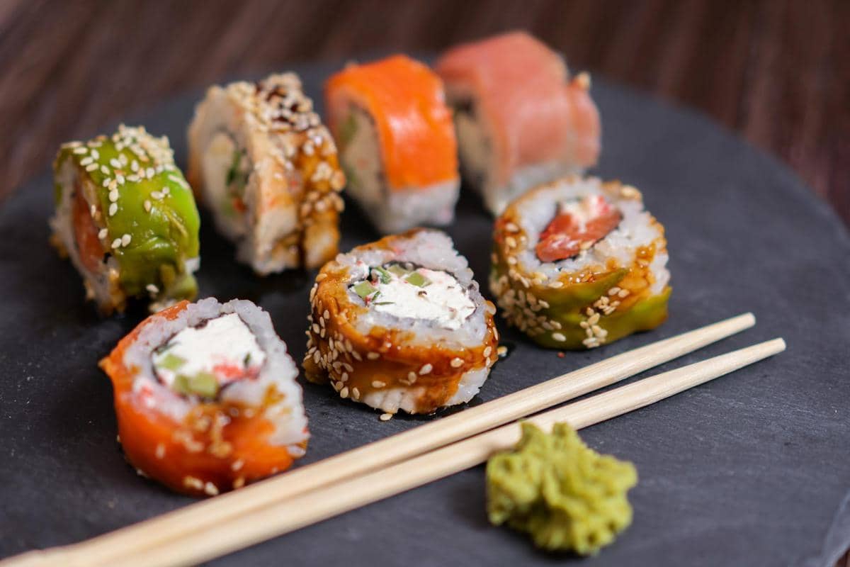 ilustrasi olahan sushi