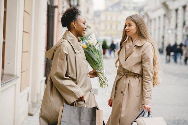 ilustrasi melakukan perbincangan