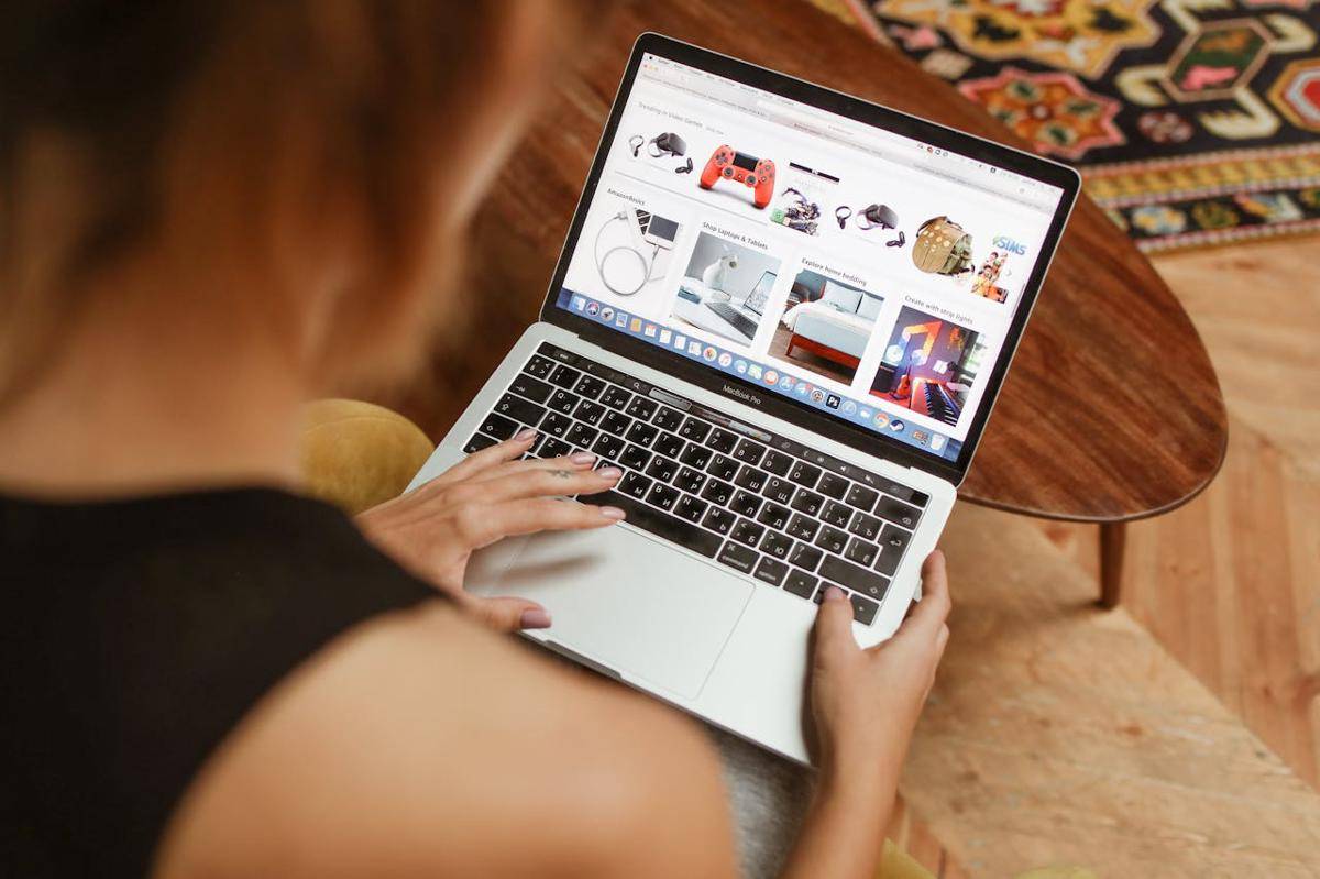 ilustrasi belanja online (pexels.com/Polina Tankilevitch)