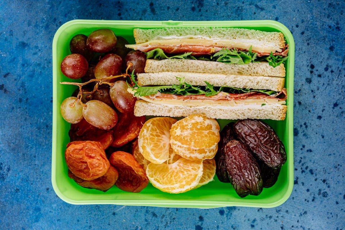 ilustrasi bekal makanan anak (pexels.com/Antoni Shkraba Studio)