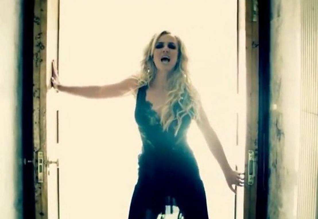 Britney Spears dalam musik video "Criminal" (dok. Jive Records/Criminal)