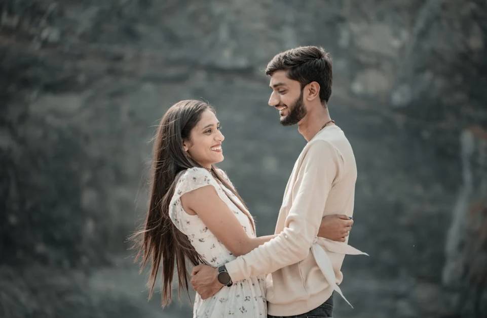 illustrasi pasangan romantis (pexels.com/CAMERA TREASURE)