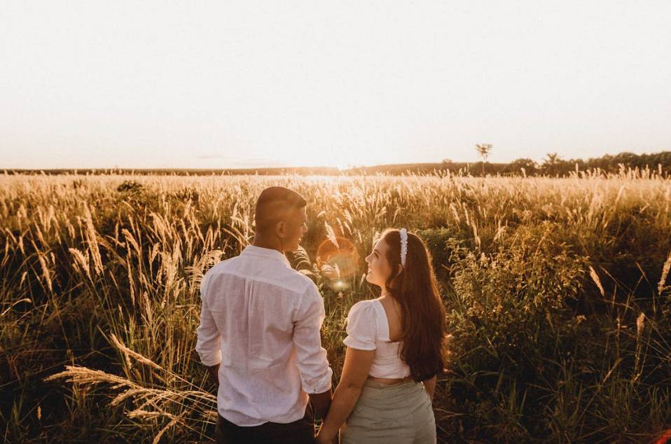 illustrasi pasangan romantis (pexels.com/Jonathan Borba)