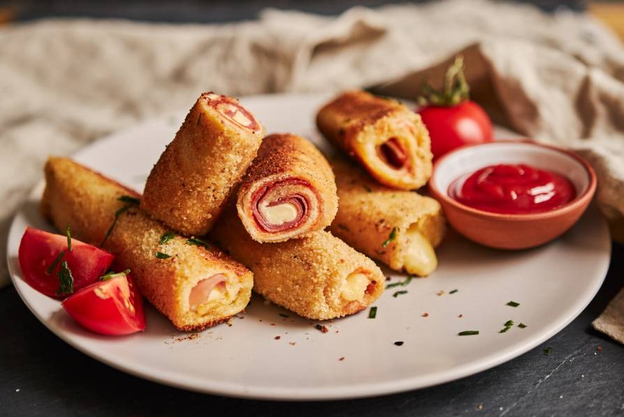 ilustrasi risoles mayo (freepik.com/wirestock)