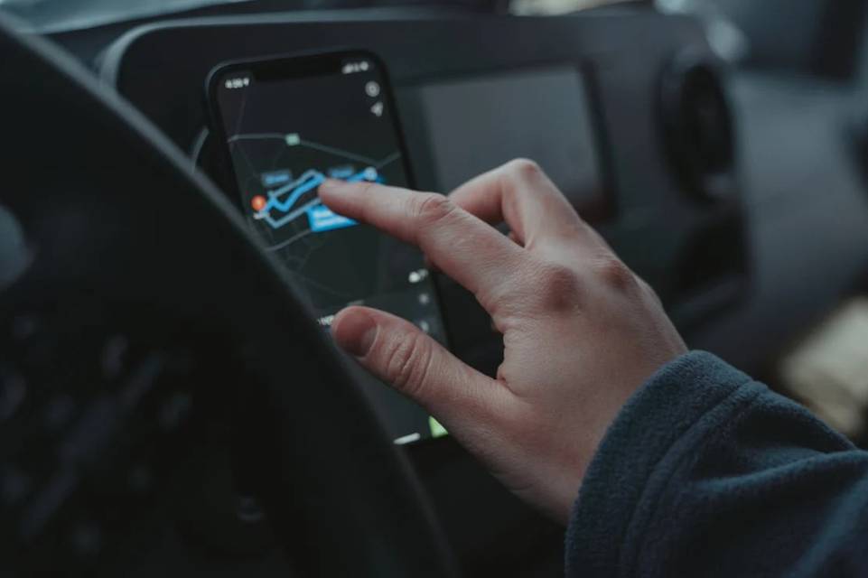 illustrasi GPS pada mobil (pexels.com/Tima Miroshnichenko)