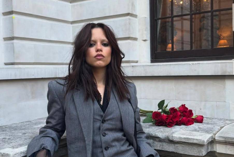 Ilustrasi tired girl makeup ala Jenna Ortega (instagram.com/jennaortega)