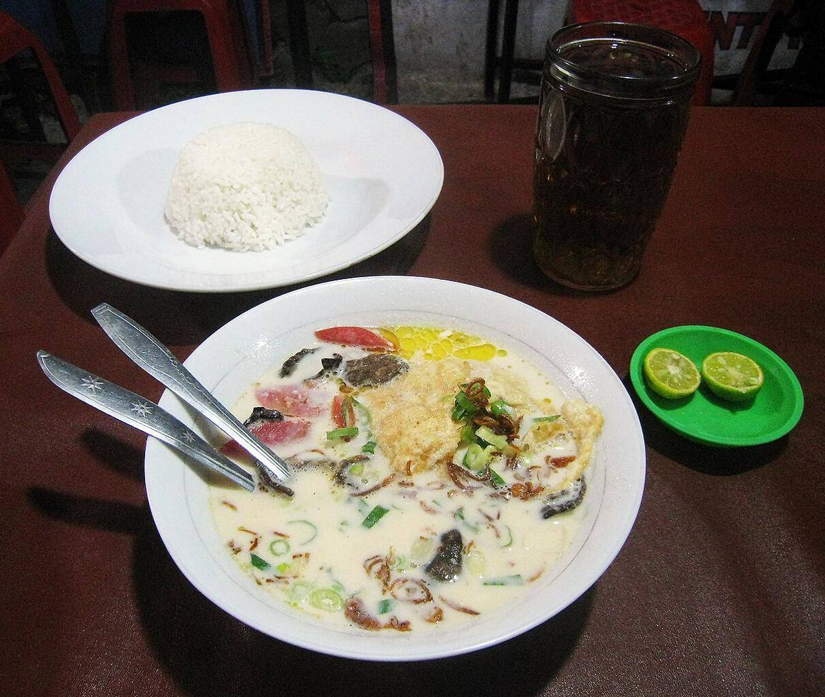 soto betawi (commons.wikimedia.org/Gunawan Kartapranata)