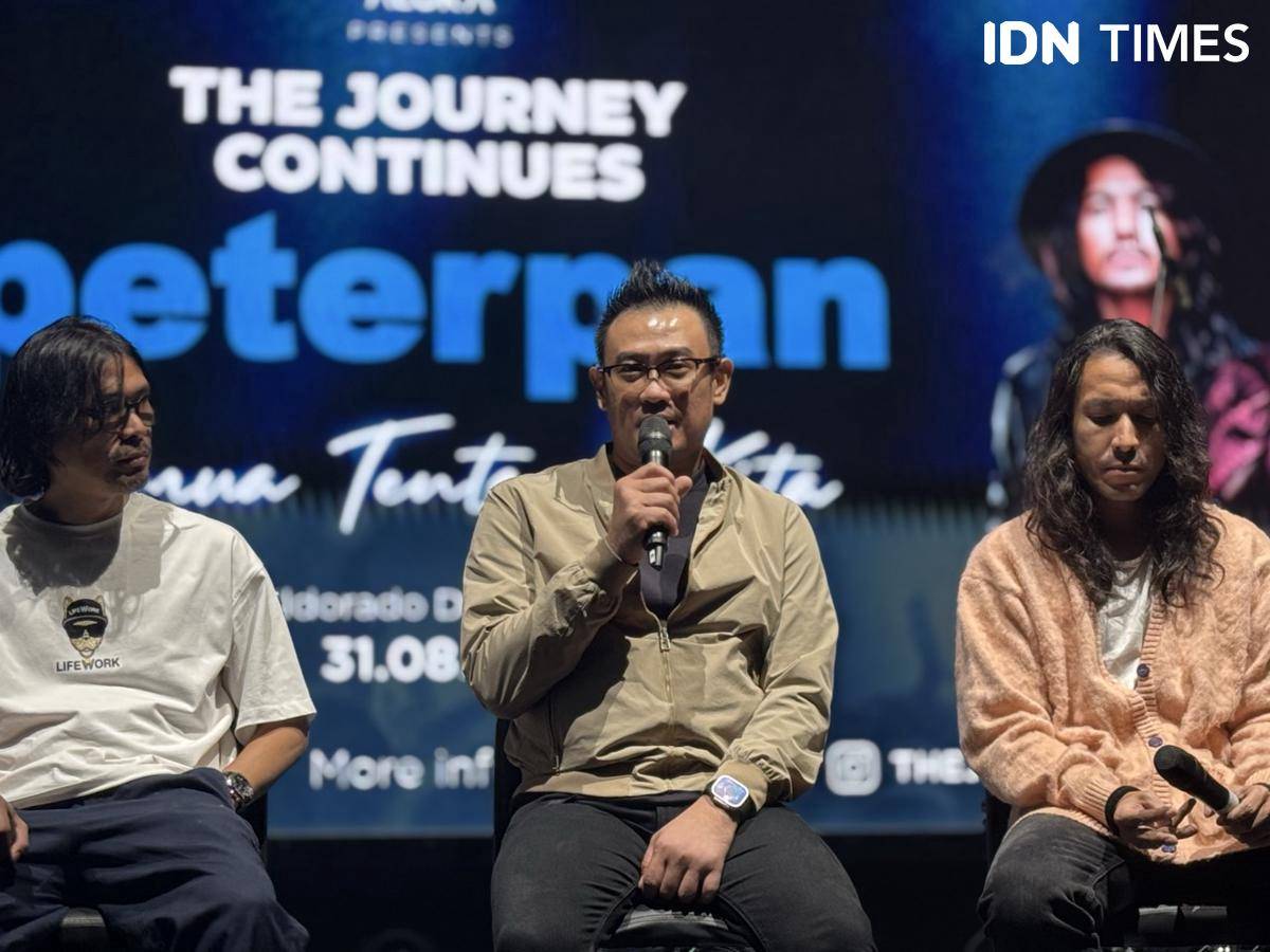 para pengisi acara dan tim promotor konser Peterpan The Journey Continues pada Kamis (21/8/2025) (IDN Times/Elizabeth Chiquita)