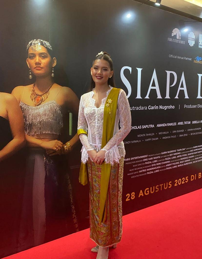 potret pemain di red carpet gala premier film Siapa Dia