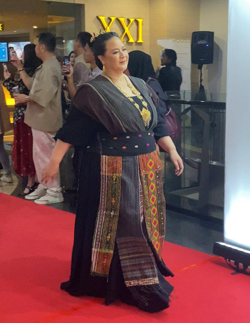 potret pemain di red carpet gala premier film Siapa Dia