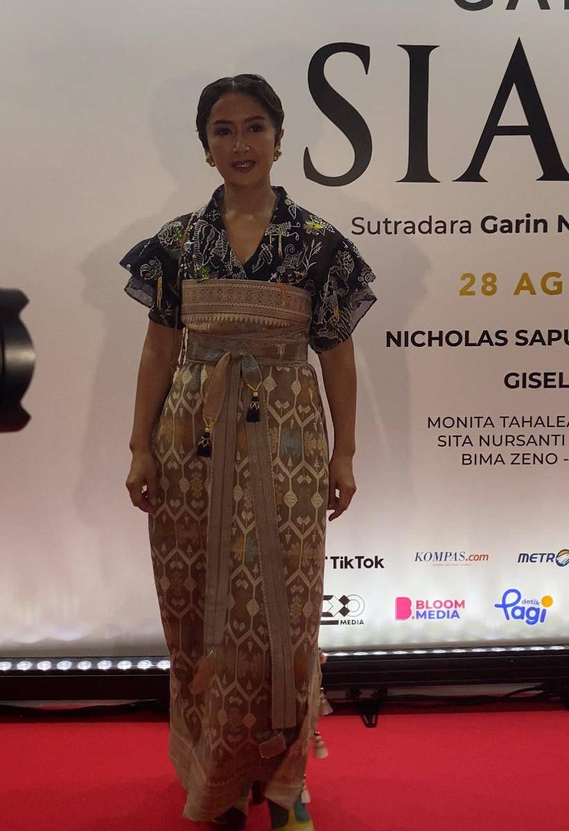 potret pemain di red carpet gala premier film Siapa Dia