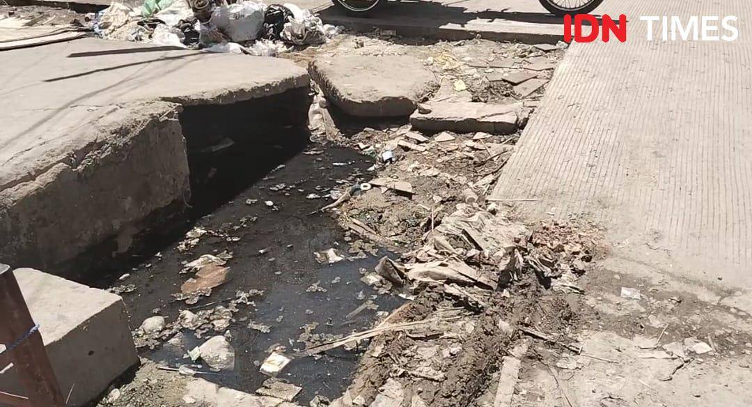 Drainase Jalan Purban Kawasan 16 Ilir Palembang (IDN Times/Feny Maulia Agustin)