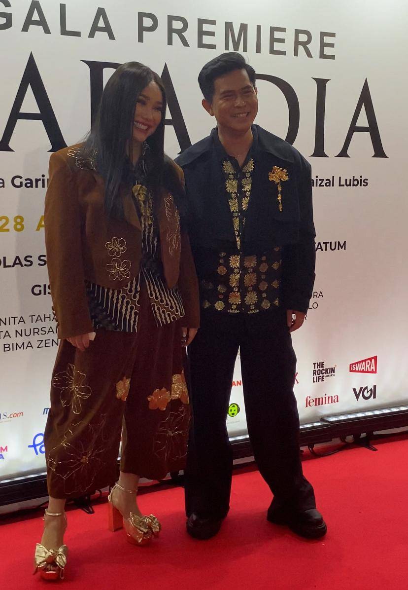 potret pemain di red carpet gala premier film Siapa Dia