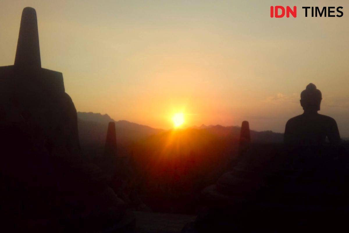 pemandangan sunset dari Candi Borobudur