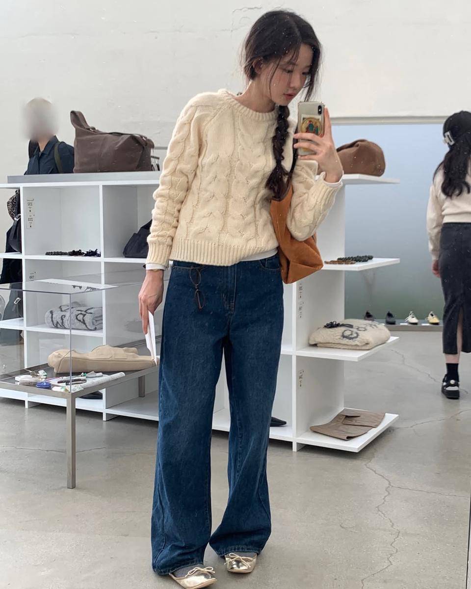 Choi Yoon Ji (instagram.com/yoonjiiii/)
