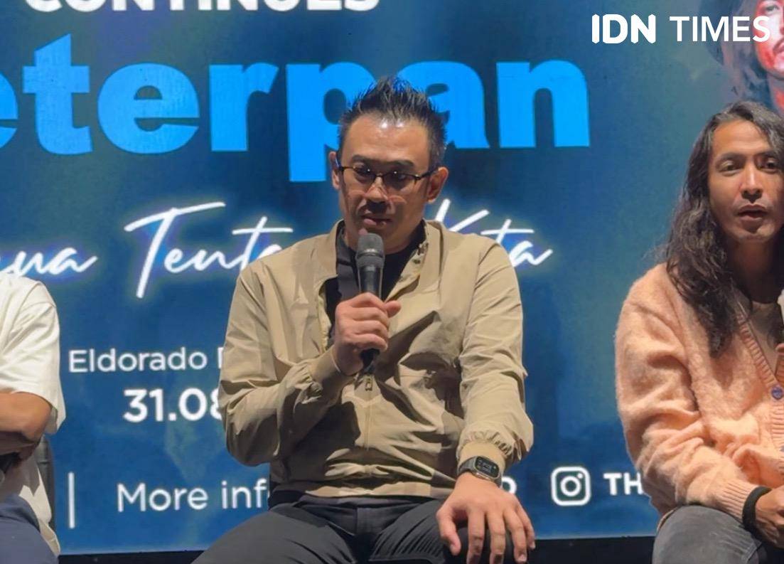 para pengisi acara dan tim promotor konser Peterpan The Journey Continues pada Kamis (21/8/2025) (IDN Times/Elizabeth Chiquita)