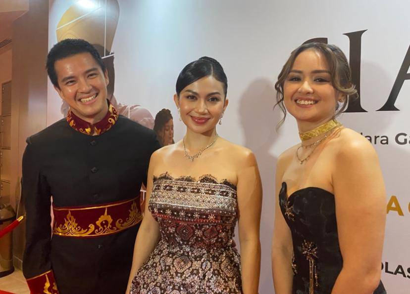 potret pemain di red carpet gala premier film Siapa Dia
