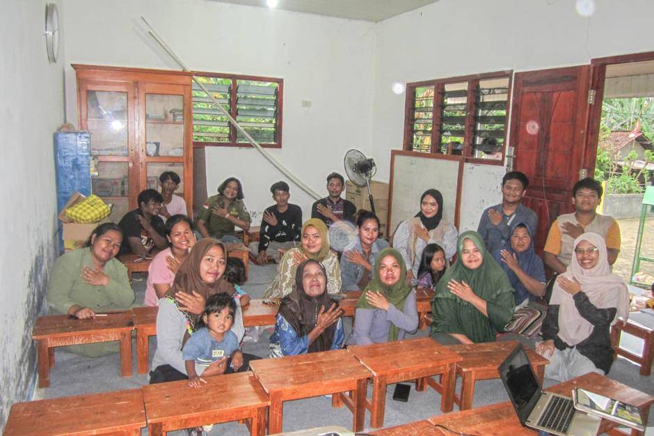 Mahasiswa Kuliah Kerja Nyata Pemberdayaan Desa Binaan (KKN-PDB) Itera Laksanakan Sosialisasi Green Economy, Pengelolaan Sampah, dan Bank Sampah di Dusun Sinar Laut, Desa Tarahan, Kecamatan Katibung, Lampung Selatan (Dok/Humas Itera)
