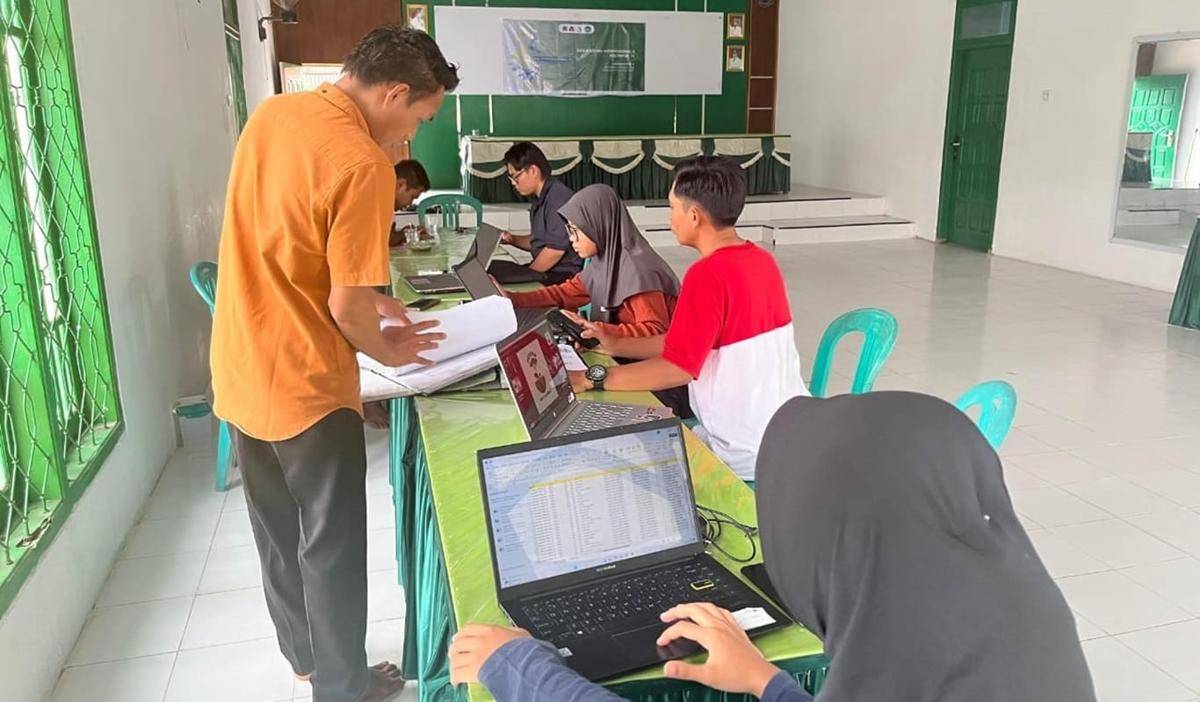 Mahasiswa KKN Internasional Itera Bersama Mahasiswa Berbagai Perguruan Tinggi yang Tergabung Dalam Badan Kerja Sama Perguruan Tinggi Negeri Wilayah Barat (BKS-PTN Barat) Menerapkan Konsep Desa cerdas atau smart village di Desa Labuhan Ratu IX, Kabupaten Lampung Timur. (Dok/Humas Itera)