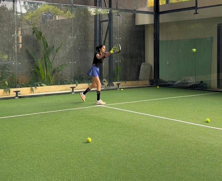 potret Kirana Larasati main padel