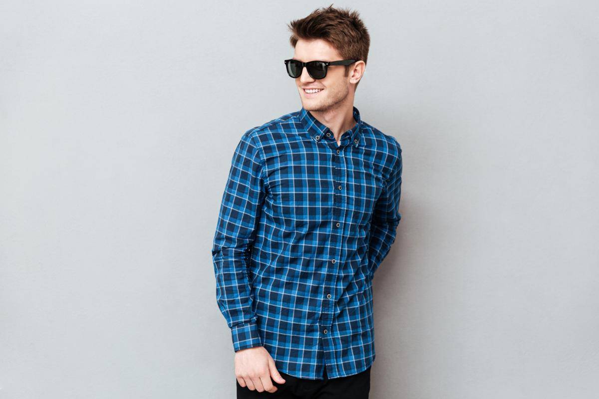 ilustrasi pria menggunakan baju slimfit (freepik.com/drobotdean)