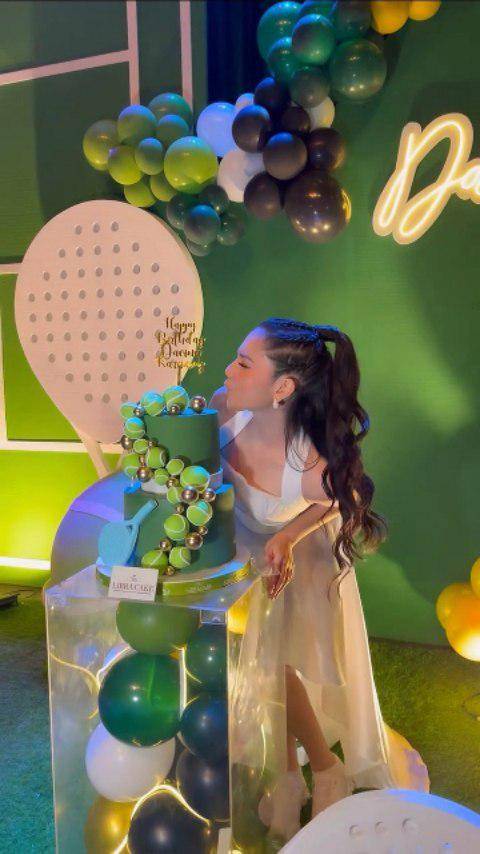 Ulang Tahun ke-23 Davina Karamoy (Instagram.com/davinaakaramoy)
