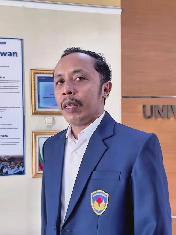 Furry Setya 'Mas Pur TOP' Ujian Skripsi (Instagram.com/furrysetya)