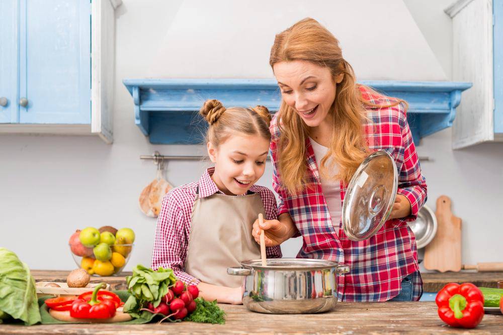ilustrasi ibu dan anak memasak