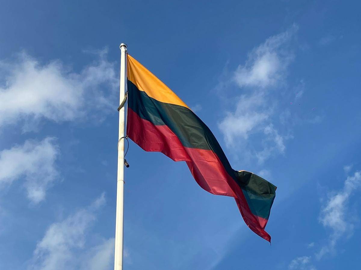 Bendera Lithuania. (unsplash.com/alericoss)